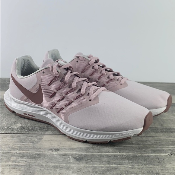 nike run swift pink